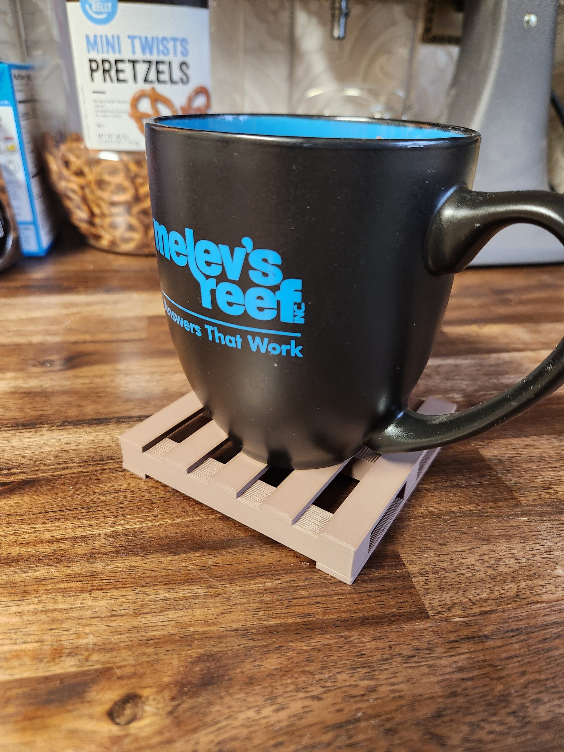 Mini pallets coaster display