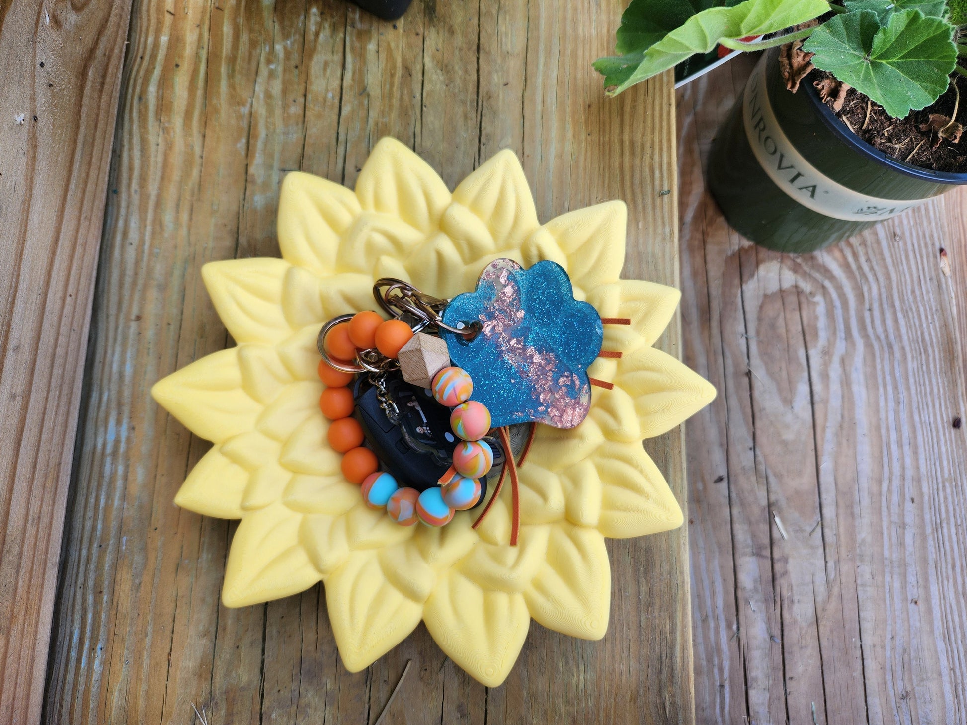 Stunning Sunflower Key Dish for Elegant and Functional Home Decor