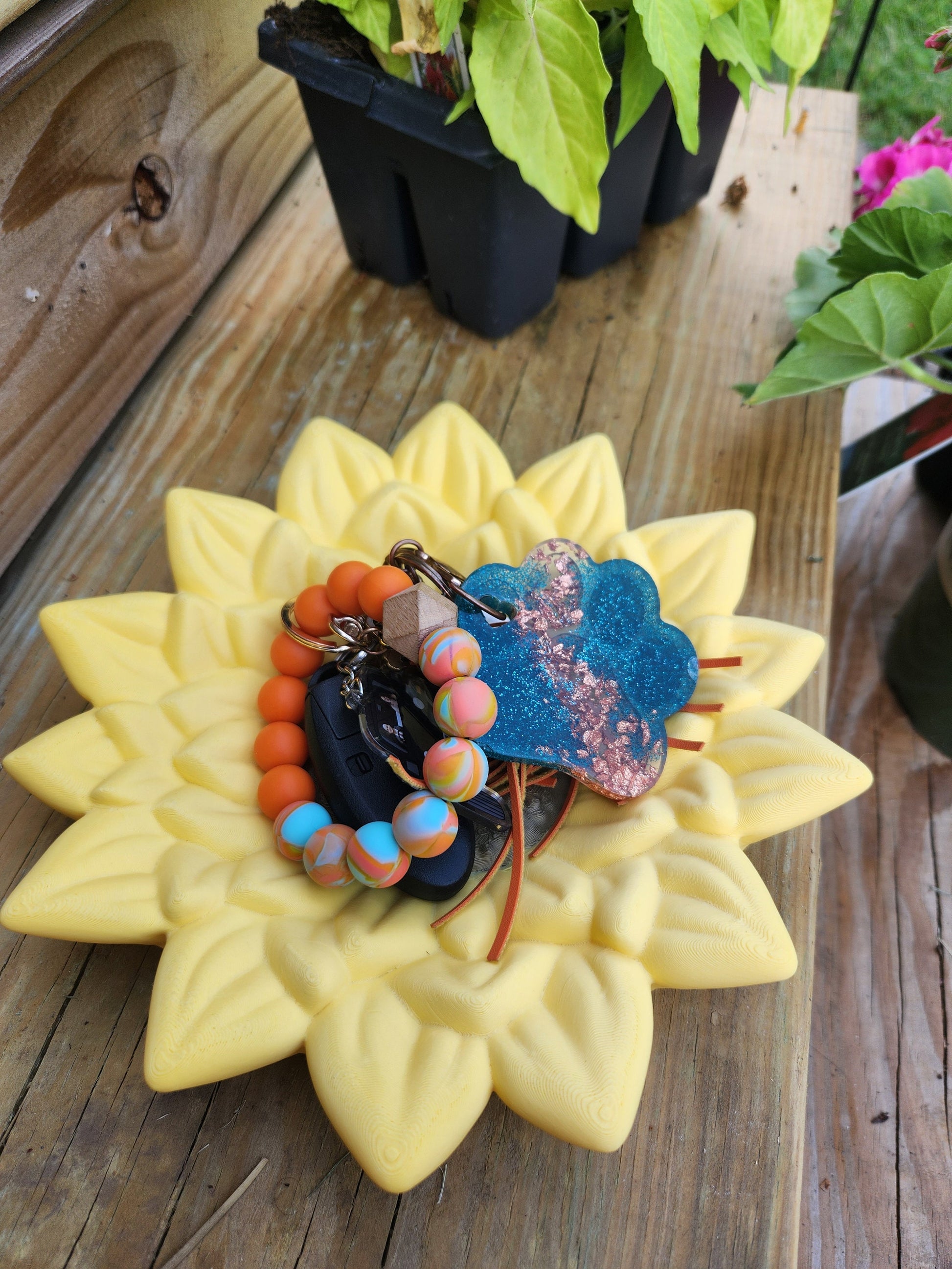 Stunning Sunflower Key Dish for Elegant and Functional Home Decor