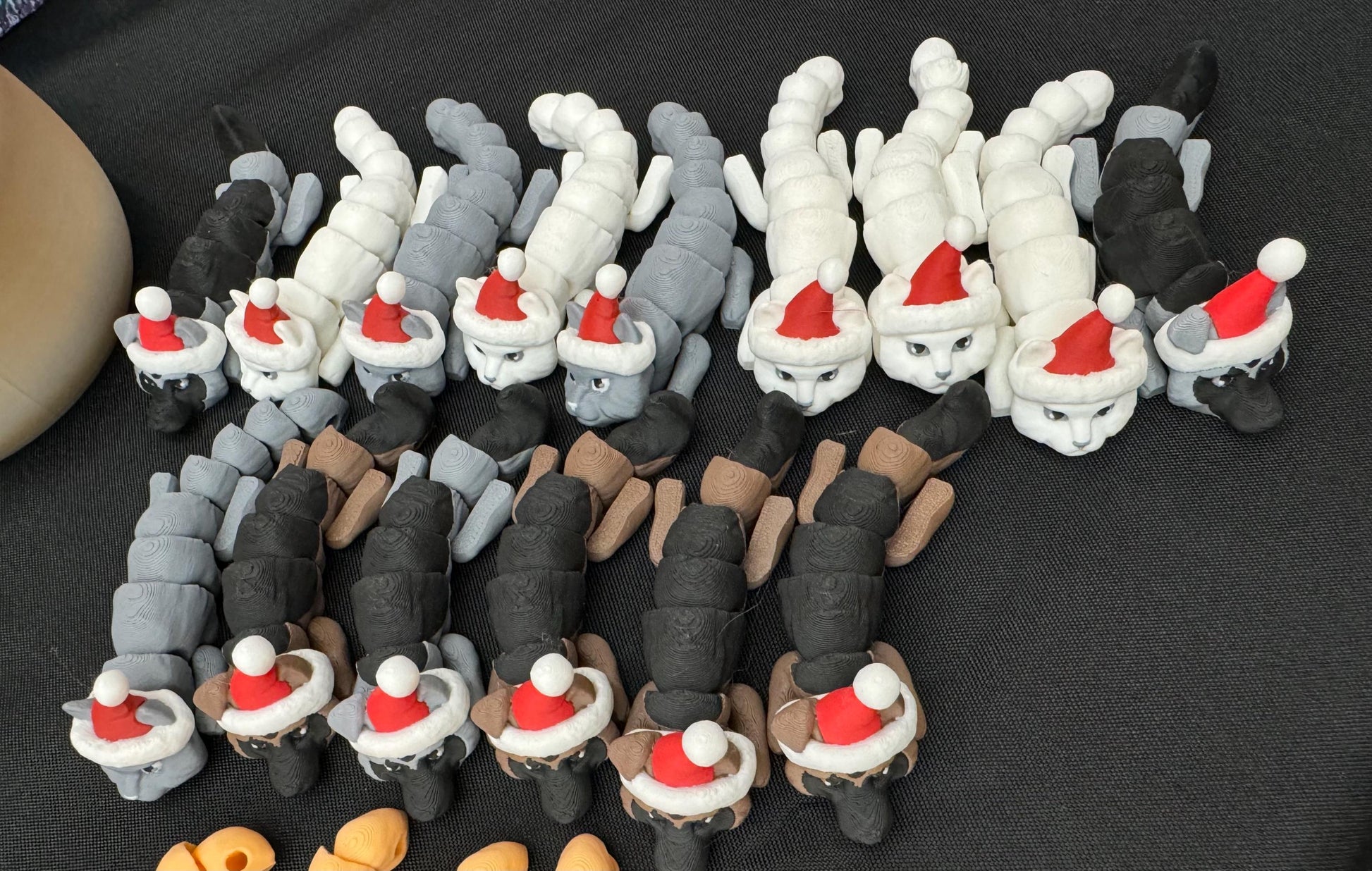 Flexi Santa Pets: Adorable Desk Dog and Cat - Christmas Fidget Toy